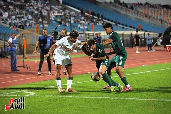 التحام بين لعبى الاتحاد والزمالك فى المباراة