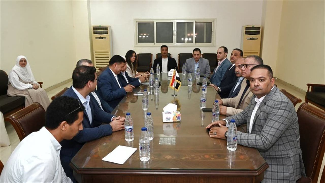 وزير الصناعة ومحافظ دمياط يتفقدان مدينة دمياط للأثاث للتعرف على الموقف التنفيذي للمدينة