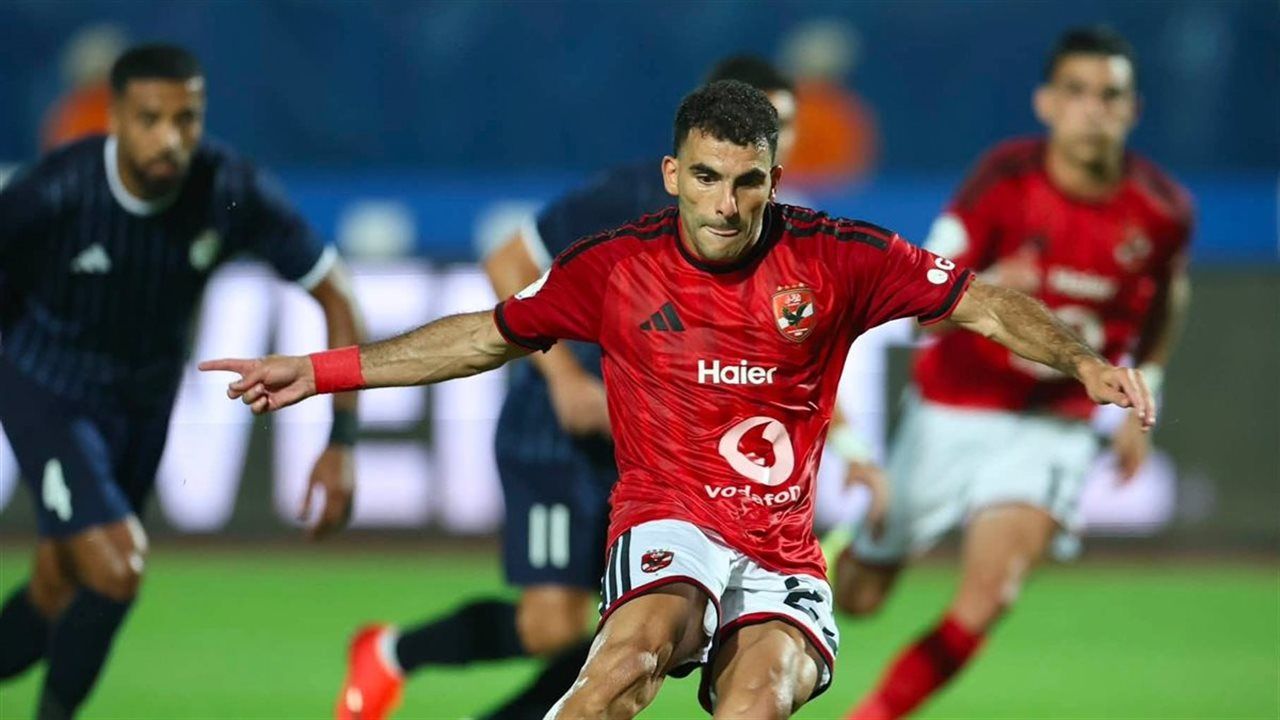18 هدفًا في ضربة البداية.. الأهلي وبيراميدز يتصدران السباق
