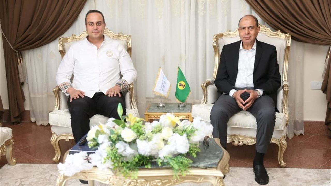 محافظ المنيا ورئيس هيئة الرعاية الصحية يبحثان مستجدات التشغيل التجريبي للتأمين الصحي الشامل