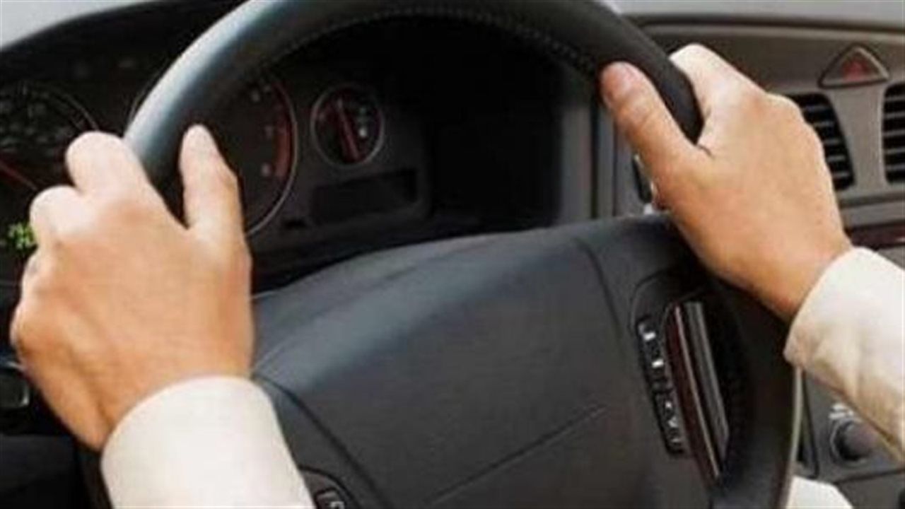 سيارة أجرة صدمتك وهربت.. كيف تصل إلى بيانات السائق؟