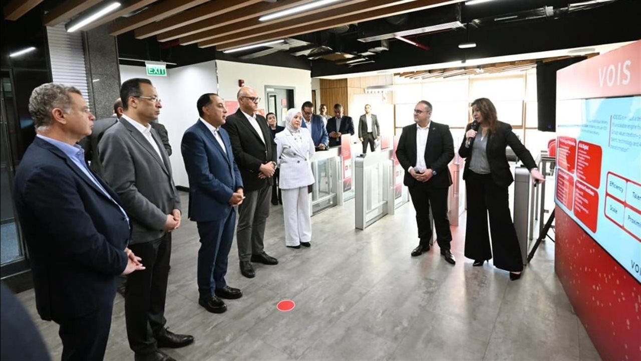 رئيس الوزراء يزور شركة فودافون للحلول الذكية "VOIS" بالإسكندرية