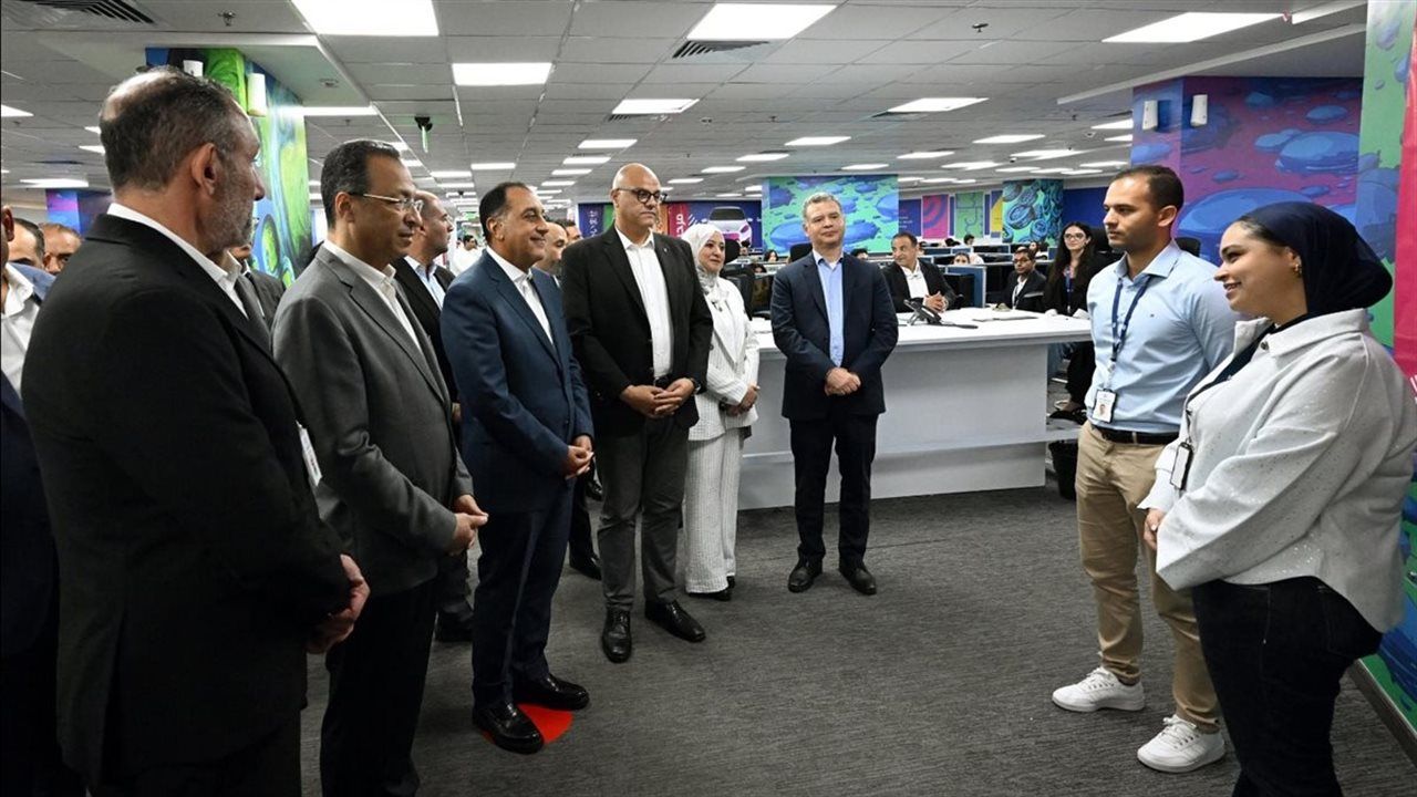 رئيس الوزراء يزور مقر شركة ساذرلاند الأمريكية الرائدة في مجال خدمات العمليات التجارية