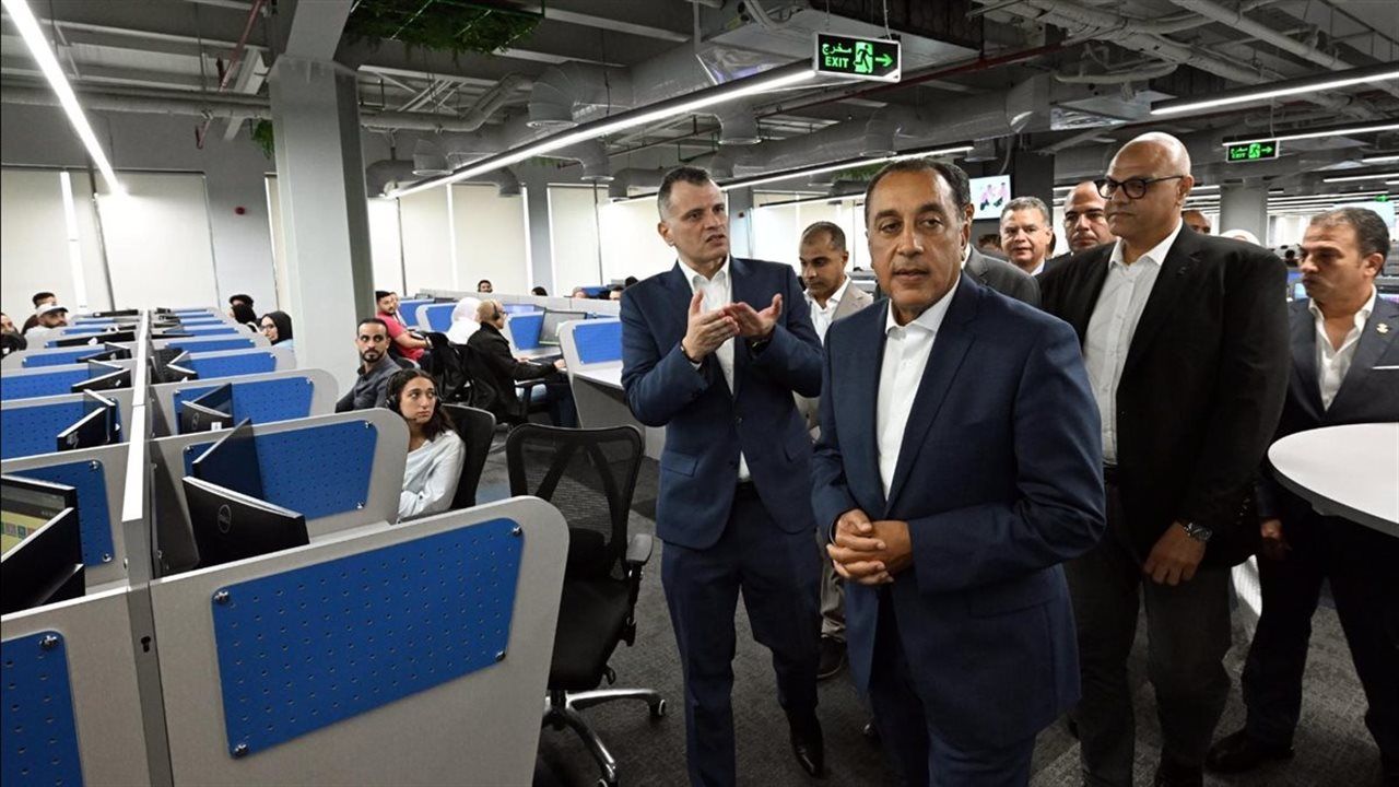 رئيس الوزراء يتفقد شركة "Teleperformance" الفرنسية