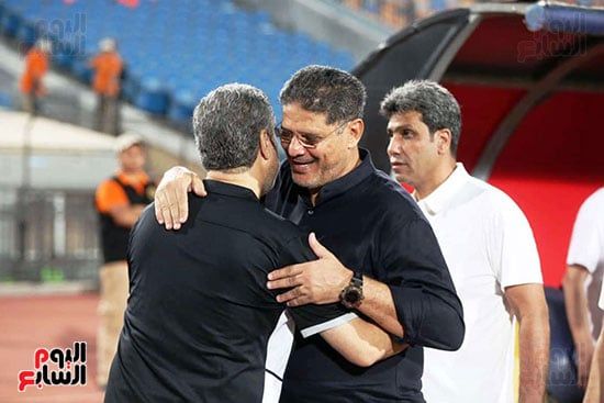 لقاء الاجهزة الفنية قبل المباراة