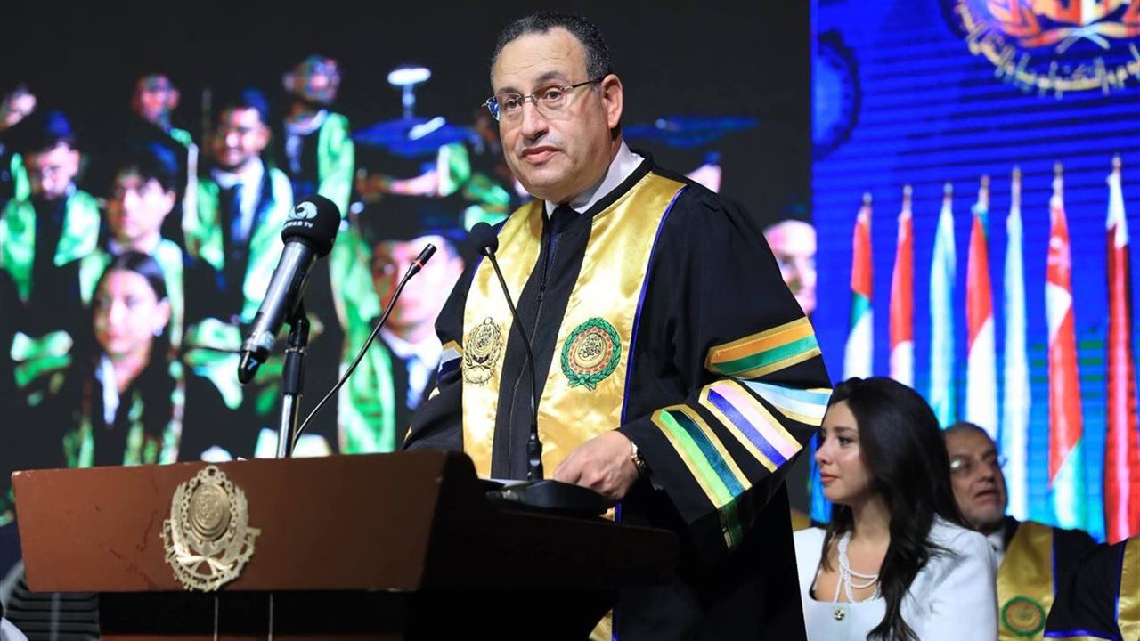 وزير التعليم العالي يشهد تخرج الدفعة الأولى من طب الأكاديمية العربية للعلوم