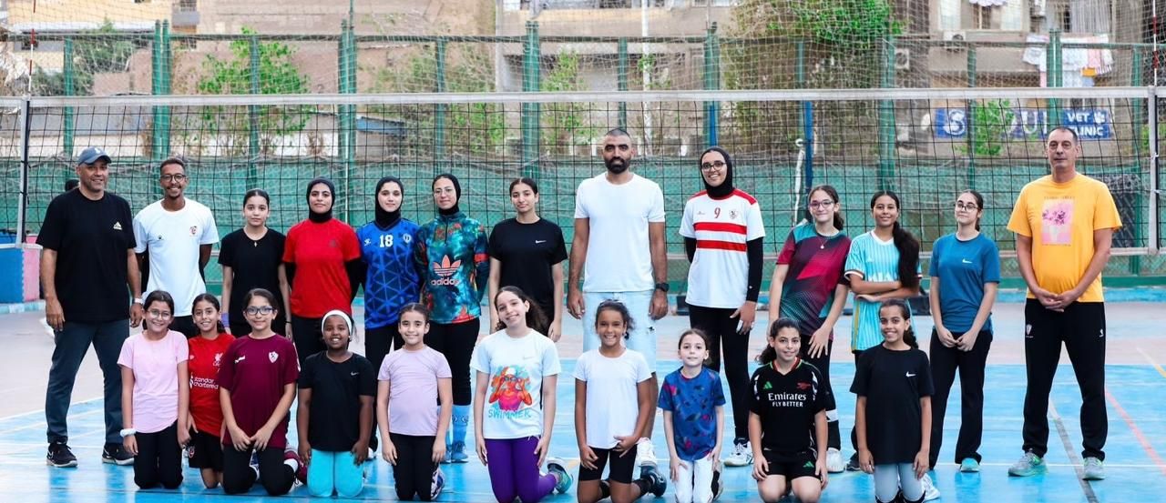 أحمد صلاح مع الناشئين