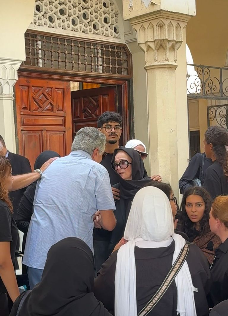 مشاهد مؤلمة في وداع ابنة نجلاء فتحي.. وطليقها ينهار أمام النعش - صورة 1