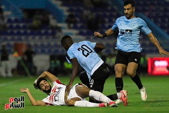 إلتحامات قوية ببين لاعبي الزمالك والمحلة (1)