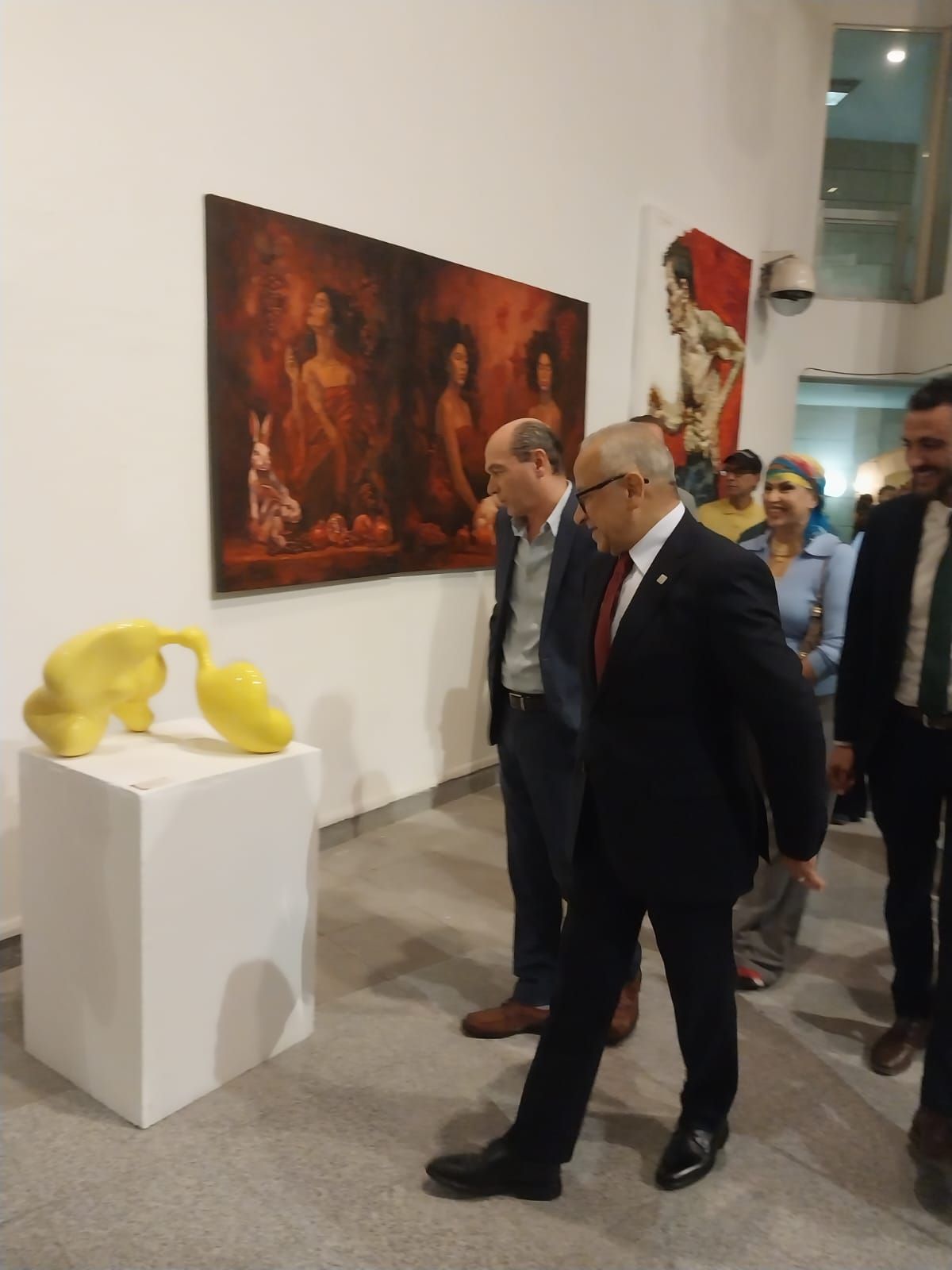 اثناء افتتاح صالون الشباب اثناء افتتاح صالون الشباب