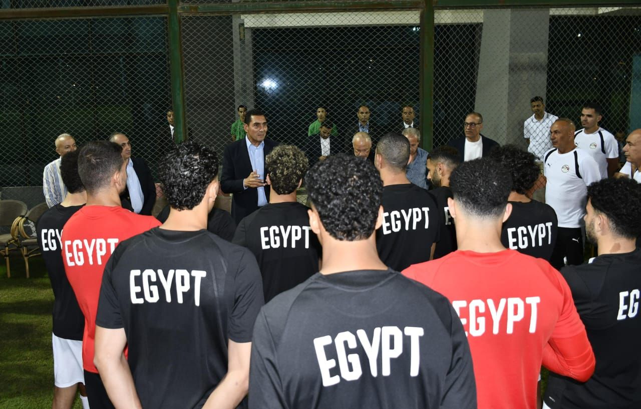 وزير الرياضة يؤازر منتخب مصر (1)