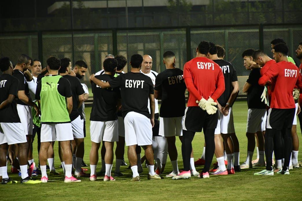 وزير الرياضة يؤازر منتخب مصر (2)