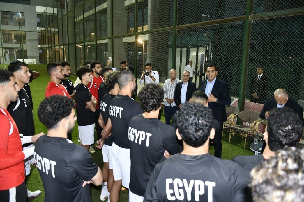 وزير الرياضة يؤازر منتخب مصر (6)