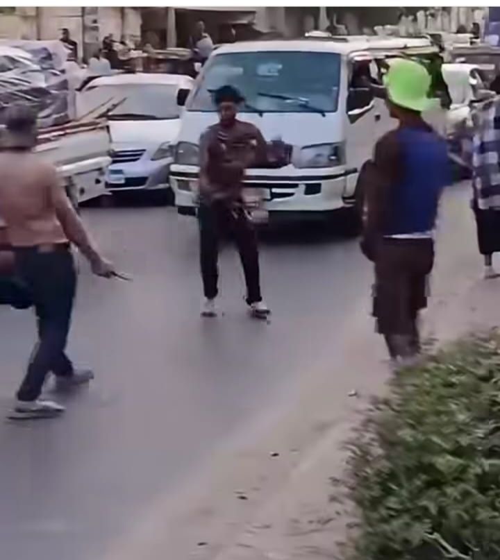 مشاجرة بالأسلحة البيضاء في الهرم توقف حركة السيارات