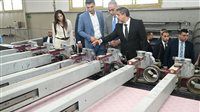 وزير الصناعة يتفقد مصنعين للصناعات النسيجية والتريكو والصباغة والطباعة والتجهيز بالمنطقة الصناعية الرابعة