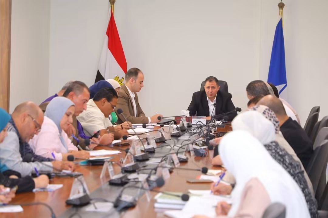 محافظ دمياط يوجه بحصر الأراضي المتاحة لإنشاء محطة وسيطة وإشراك الجمعيات الأهلية بالنظافة