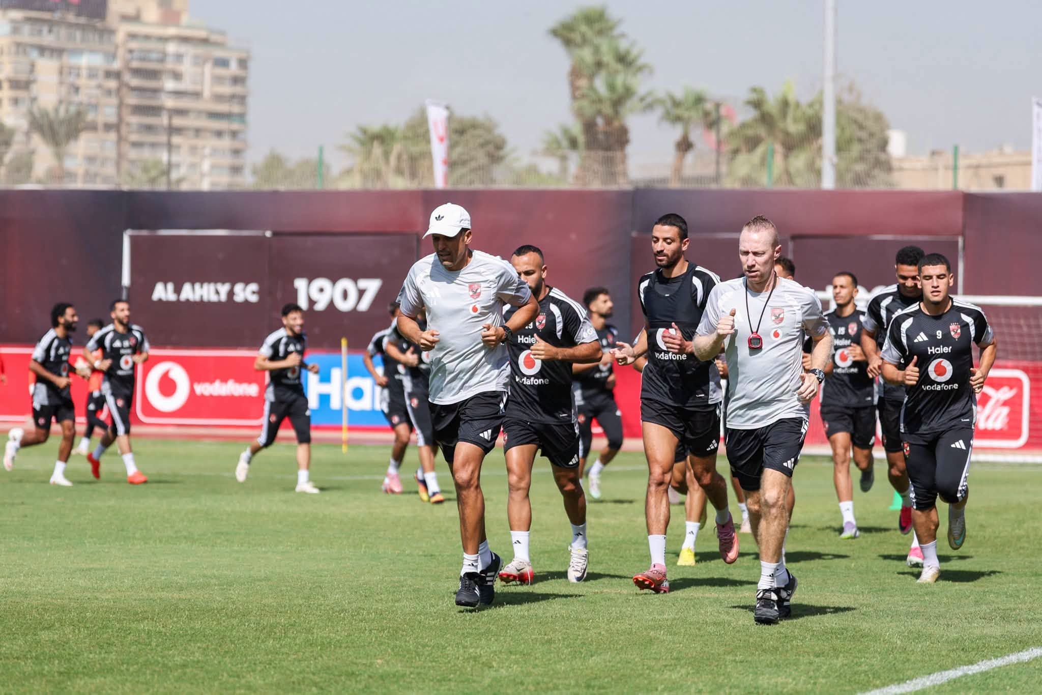 الأهلى يواصل الاستعداد لمباراة القمة أمام الزمالك فى الدورى.. صور