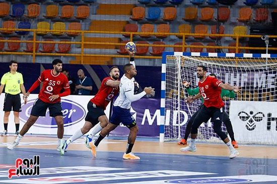 جانب من لقاء الأهلى وبورقان الكويتى (2)