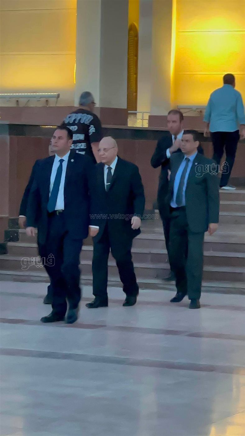 بدء عزاء المستشار أحمد الزند بمسجد المشير طنطاوي ووزير العدل في مقدمة الحضور (فيديو وصور)