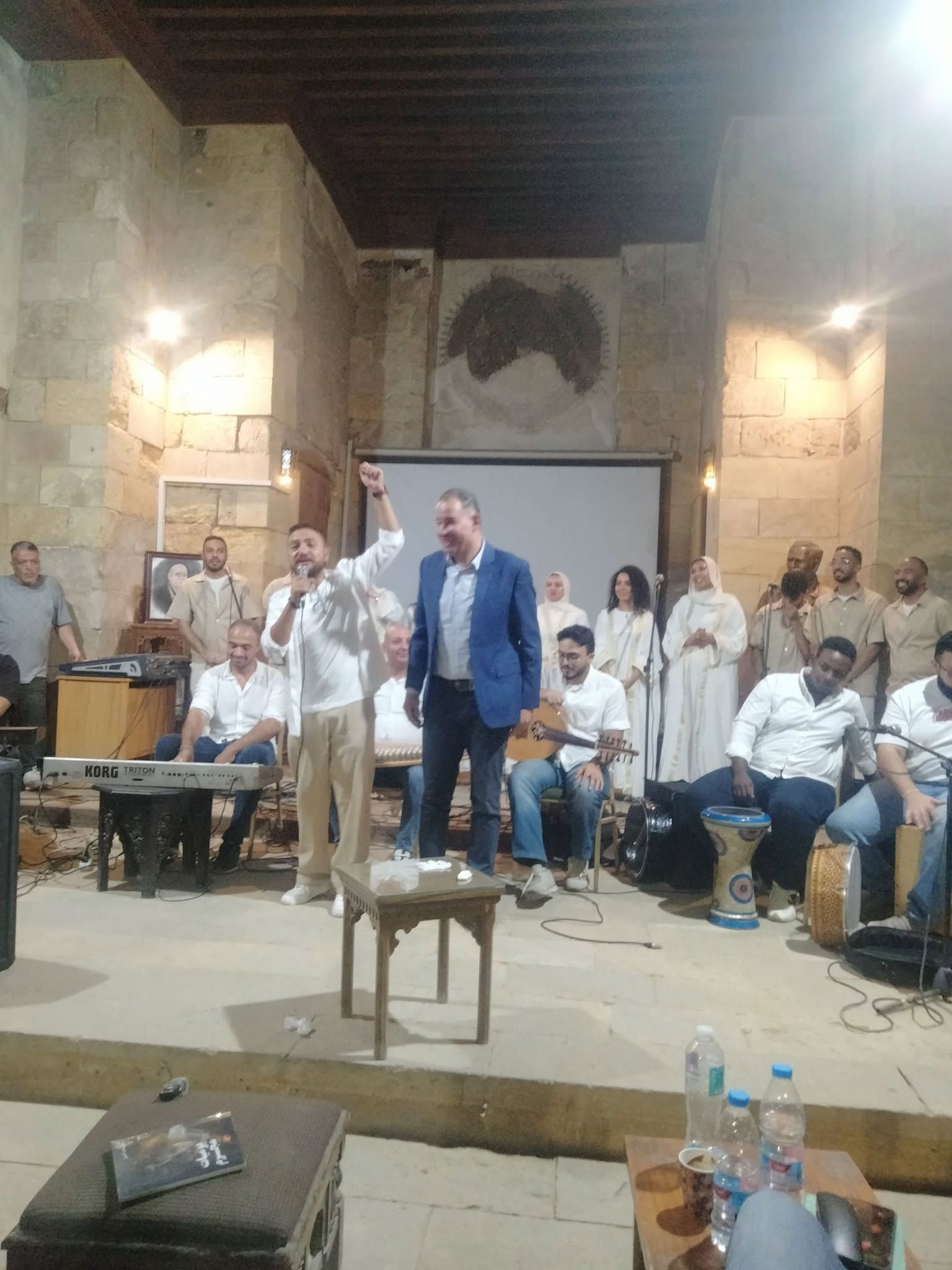 في بيت الشعر في بيت الشعر