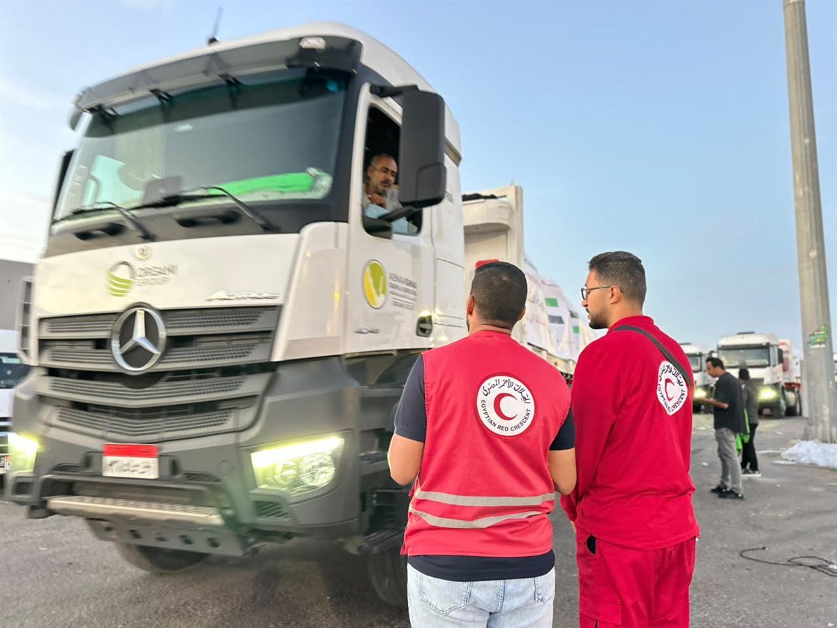 «زاد العزة»، الهلال الأحمر المصري يواصل دعم غزة بقافلة مساعدات جديدة