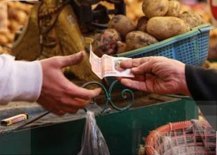 المواطن المصري يتحمل فاتورة غلاء الأسعار