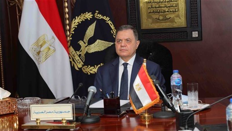 أخبار الحوادث اليوم: رئيس جامعة الوادي الجديد مهدد بالحبس.. الداخلية تعلن إجراءات جديدة لتراخيص السيارات.. تفاصيل حكم قاتل الموسكي.. سر تأجيل العمل بقانون الإجراءات الجنائية الجديد