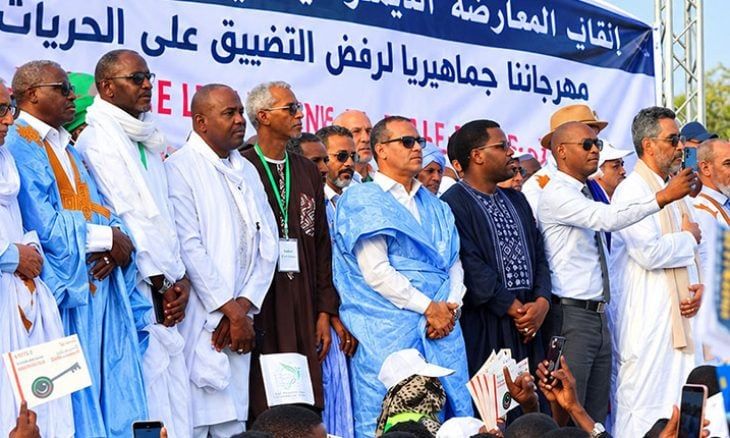 المعارضة الموريتانية تؤكد في موقف موحد رفضها للولاية الثالثة ولتقييد الحريات وتعلن عن تأهبها للدفاع عن الدستور