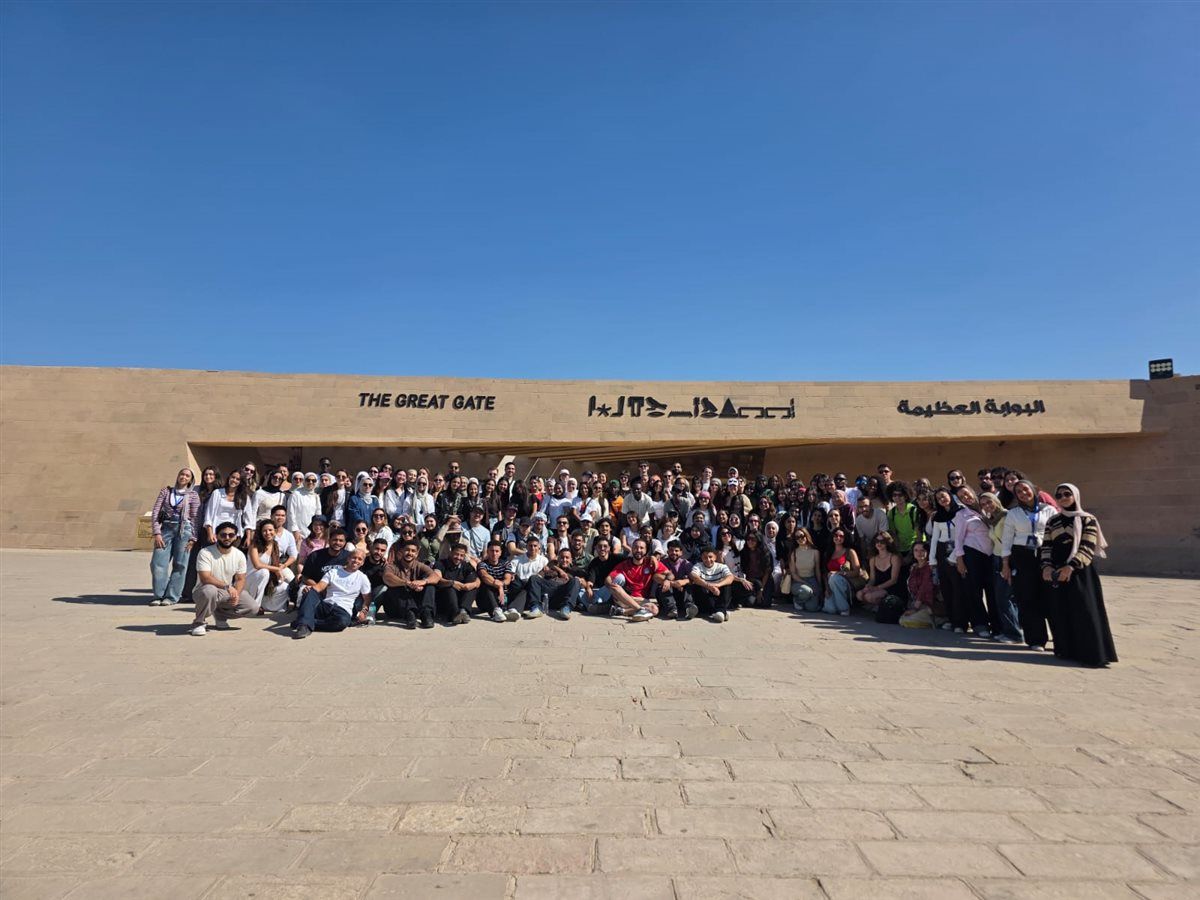 طلاب من 43 دولة مشاركون في محاكاة COP31 بالجامعة البريطانية يزورون الأهرامات والمتحف الكبير