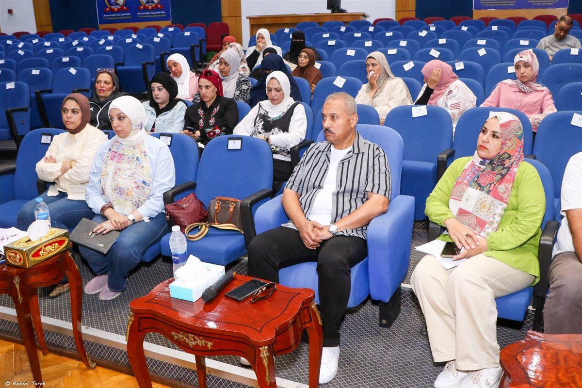 قافلة طبية للعاملين بهيئة ميناء دمياط