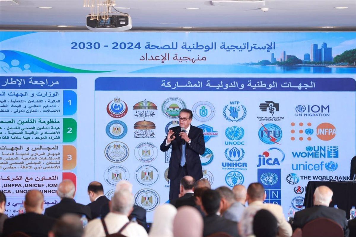 في حوار مع الإعلاميين.. وزير الصحة يكشف خطة تطوير المنظومة الطبية.. عبد الغفار: لا خصخصة للمستشفيات.. 241 مليار جنيه لـ69.5 مليون منتفع بالتأمين.. تغطية 91% من احتياجات الدواء محليًا