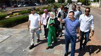 محافظ أسوان يتفقد «ميدان الجوزيرة».. تطوير المدخل الشمالي وحديقة الزهور