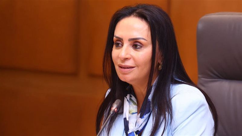 وزيرة التضامن تتابع تداعيات حادث اصطدام تريلا بميكروباص أعلى الطريق الأوسطي