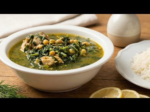 شوربة الدجاج والسبانخ والخضروات