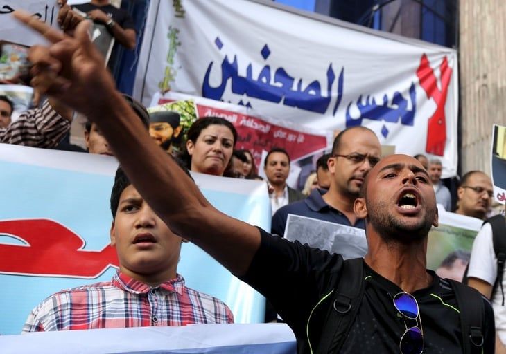 صحافة مصر المستقلة في مرمى السلطات… مطالبات بالإفراج عن فريق “متصدقش” وبلاغ للنائب العام