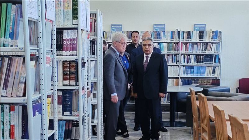 محافظ الدقهلية والسفير الأمريكي يتفقدان مكتبة مصر العامة بالمنصورة