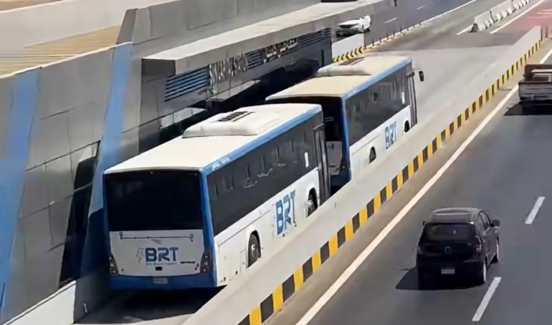 الطرق والكباري تطالب ركاب الأتوبيس الترددي بتجنب عبور الدائرى