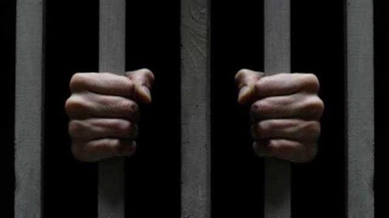 ملابس ممزقة و3 أسلحة بيضاء، تجديد حبس المتهم بقتل شقيقه بمصر القديمة