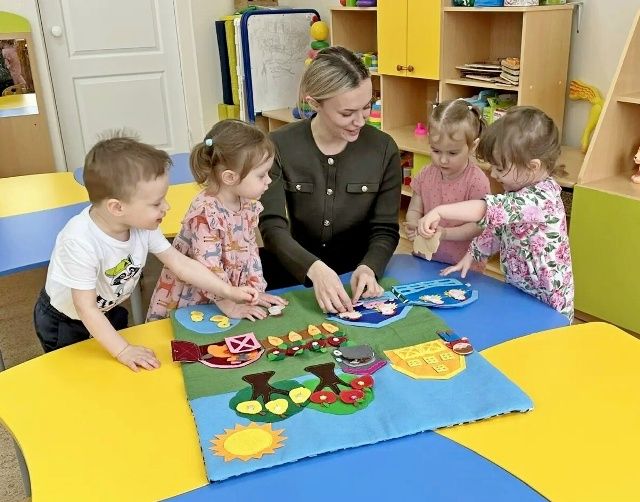 مشاركته في الأنشطة