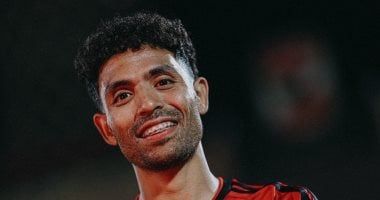 الحسين عموتة يجهز توفيق محمد لجبهة الأهلي اليسرى قبل مباراة القمة