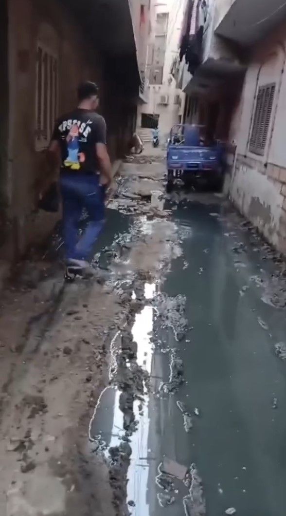 بعد طفح الصرف الصحي بقرية برشوم، مياه القليوبية: التوصيلات غير الشرعية هي السبب (صور)