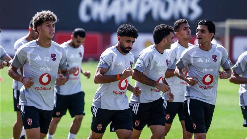 تطعيم لاعبو الأهلي قبل رحلة أوغندا