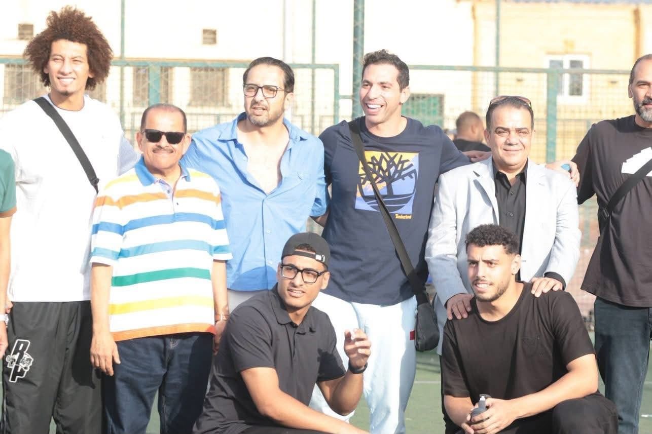 الأحمر و على زين مع أعضاء مجلس إدارة اتحاد كرة اليد