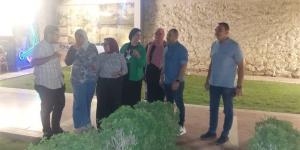 استمرار أعمال التجهيز لمهرجان النباتات الطبية والعطرية بممشى النيل ببني سويف