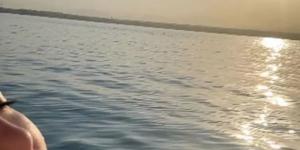 على متن يخت فاخر.. ممثلة شهيرة تستمتع بإجازتها (صورة)