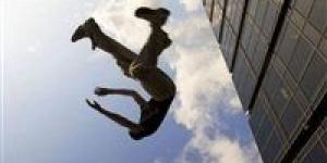 حرمها من الخروج وسحب هاتفها.. طالبة تقفز من الطابق الرابع في إمبابة