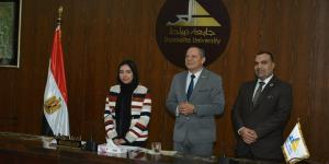 جامعة دمياط تكرم طالبتين متميزين في كلية العلوم