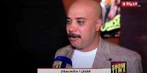 للحفاظ على حرمة الحياة الخاصة.. منع التصوير في جنازة والد حاتم صلاح