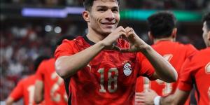 أول تعليق من حسام حسن على إصابة إسلام عيسي بالصليبي (صورة)