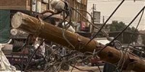 سقوط عمود إنارة بقرية منشأة الجمال بالفيوم بسبب الرياح.. وتحرك عاجل من الأجهزة التنفيذية